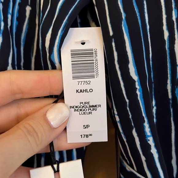 Gorgeous Babaton (Aritzia) Jacket / Blazer size Small - Picture 3 of 4